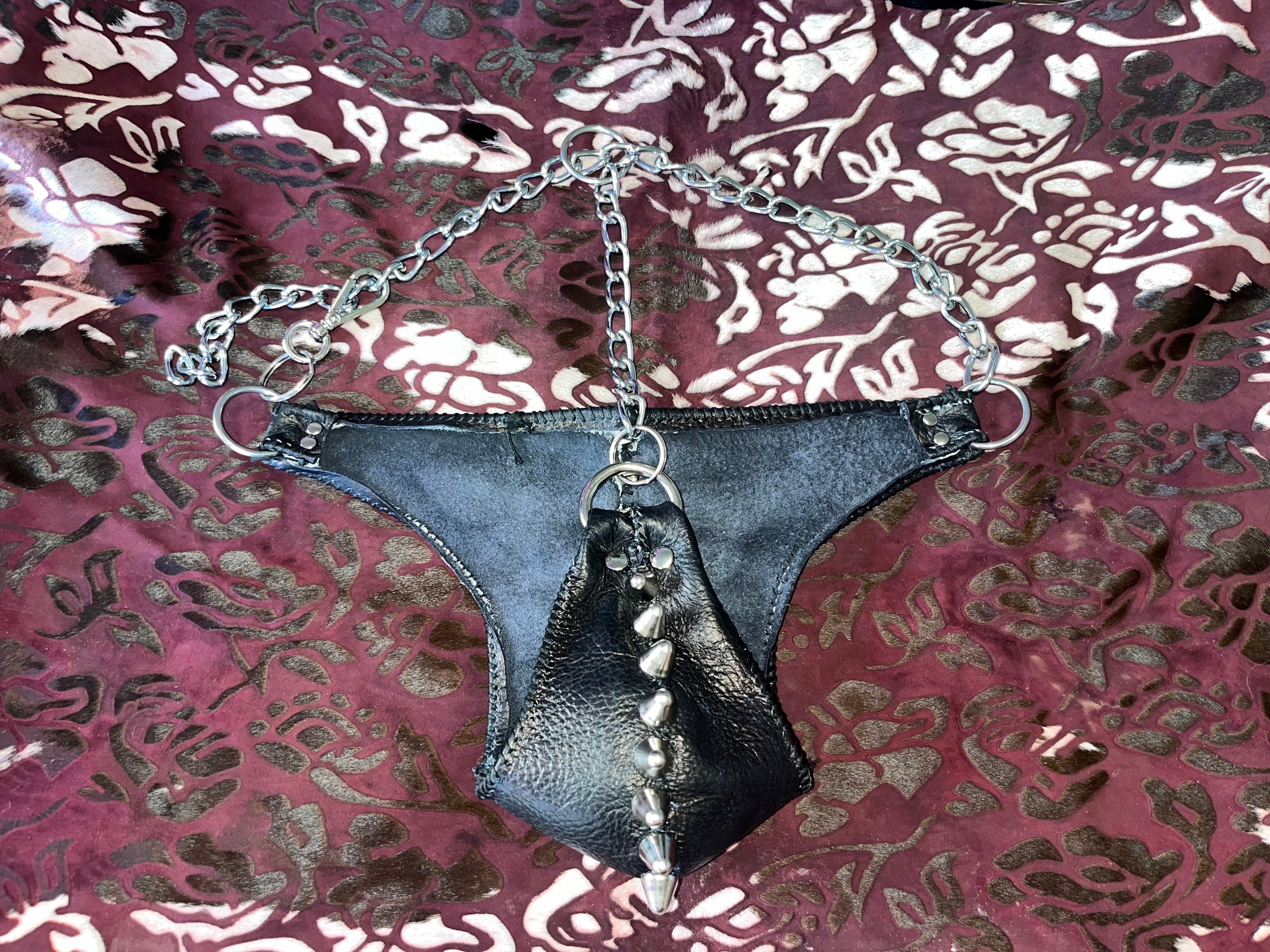 SPIKES MALE THONG